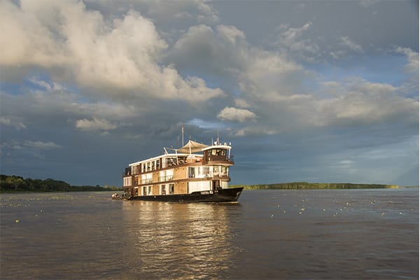 Zafiro Navigating in the Amazon