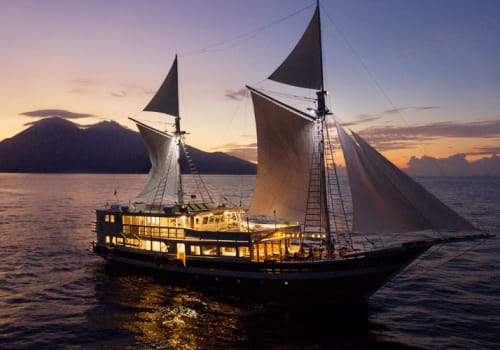 Aliikai with sails up at sunset