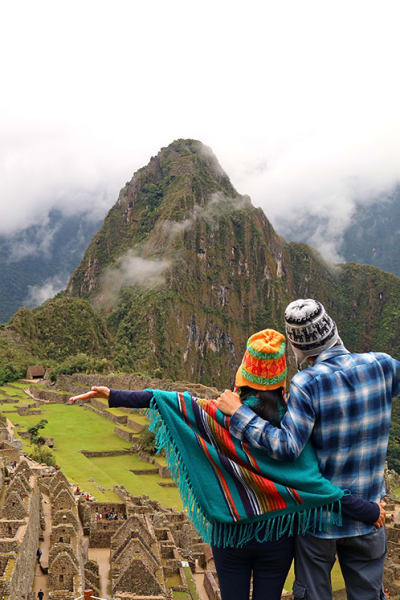 Couple,Admiring,The,Spectacular,View,Of,Machu,Picchu,,Cusco,Region,